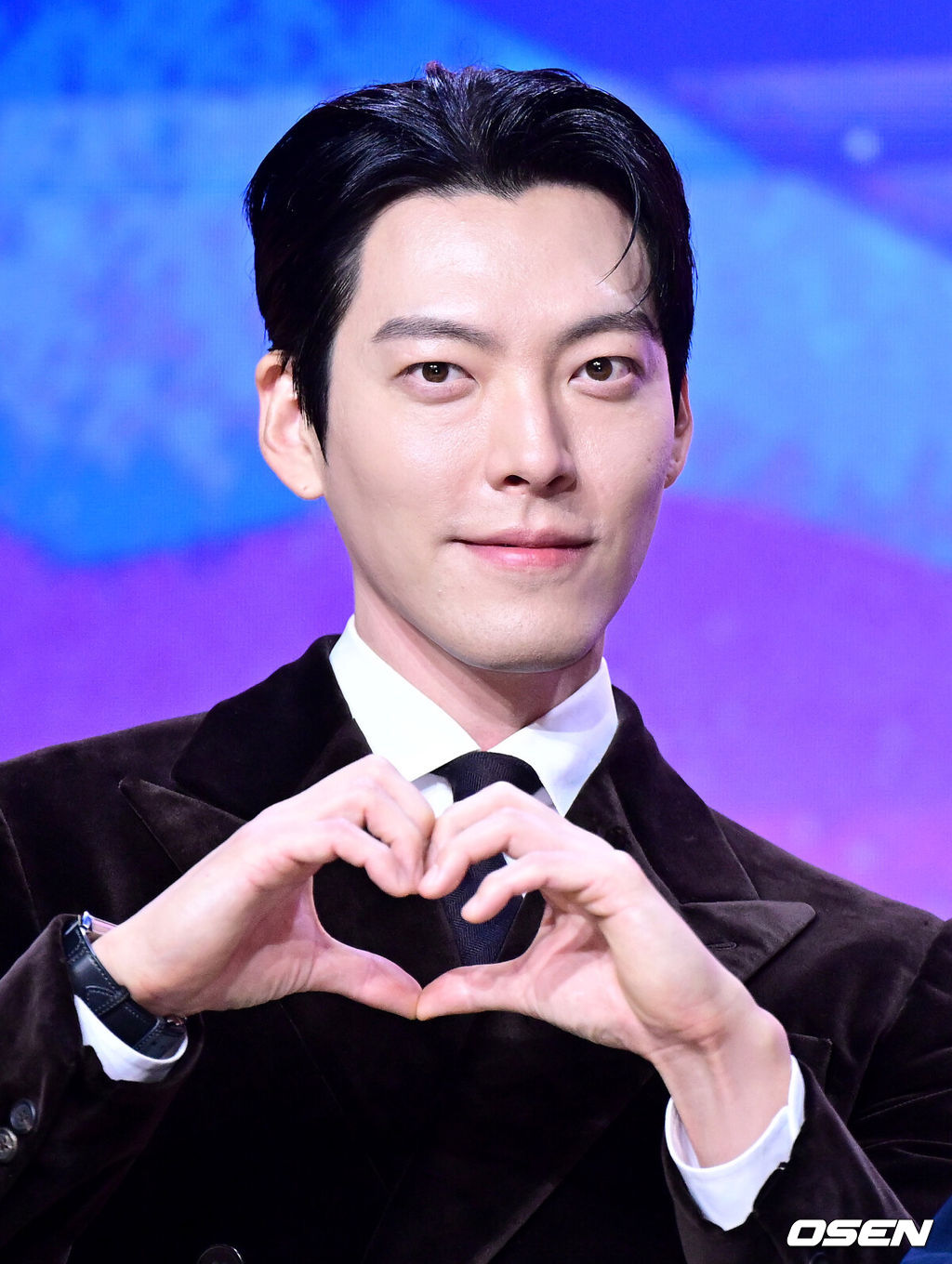 29일 오후 서울 역삼동 조선 팰리스 서울 강남에서 넷플릭스 시리즈 '다 이루어질지니' 제작발표회가 열렸다.'다 이루어질지니' 는 천여 년 만에 깨어난 경력 단절 램프의 정령 지니(김우빈 분)가 감정 결여 인간 가영(수지 분)을 만나 세 가지 소원을 두고 벌이는 스트레스 제로, 판타지 로맨틱 코미디다.배우 김우빈이 포토타임을 하고 있다. 2025.09.29 / dreamer@osen.co.kr