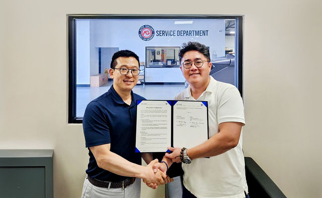EPIKAR 한보석 CEO(오른쪽)와 오토 갤러리 세바스찬 정(Sebastian Jung) CEO.