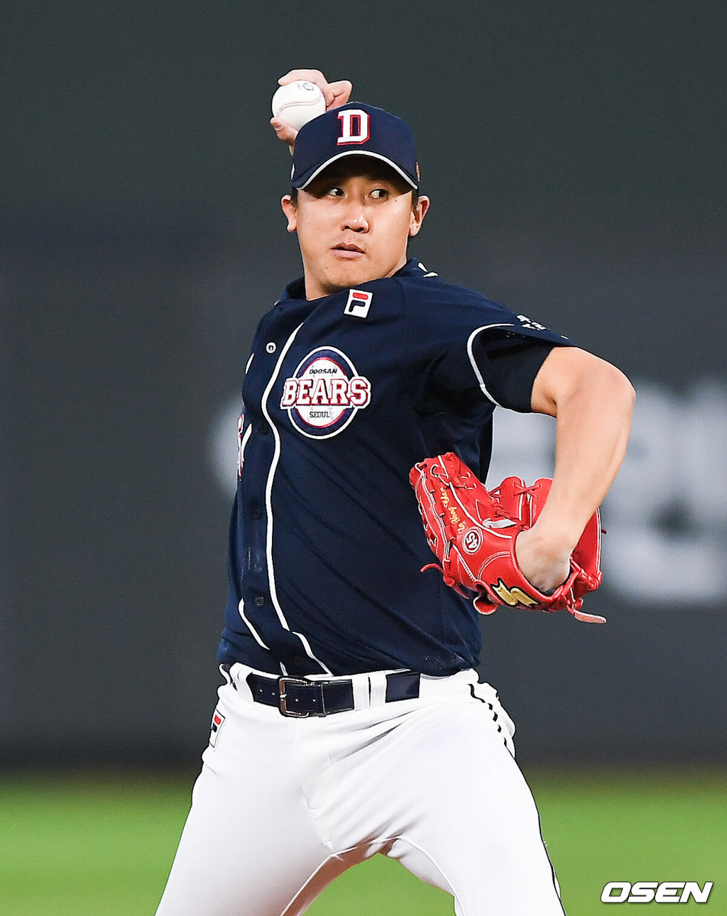 18일 오후 부산 사직구장에서 열린 '2018 신한은행 MY CAR KBO리그' 롯데 자이언츠와 두산 베어스의 경기,1회말 두산 선발투수 이용찬이 역투하고 있다. / soul1014@osen.co.kr