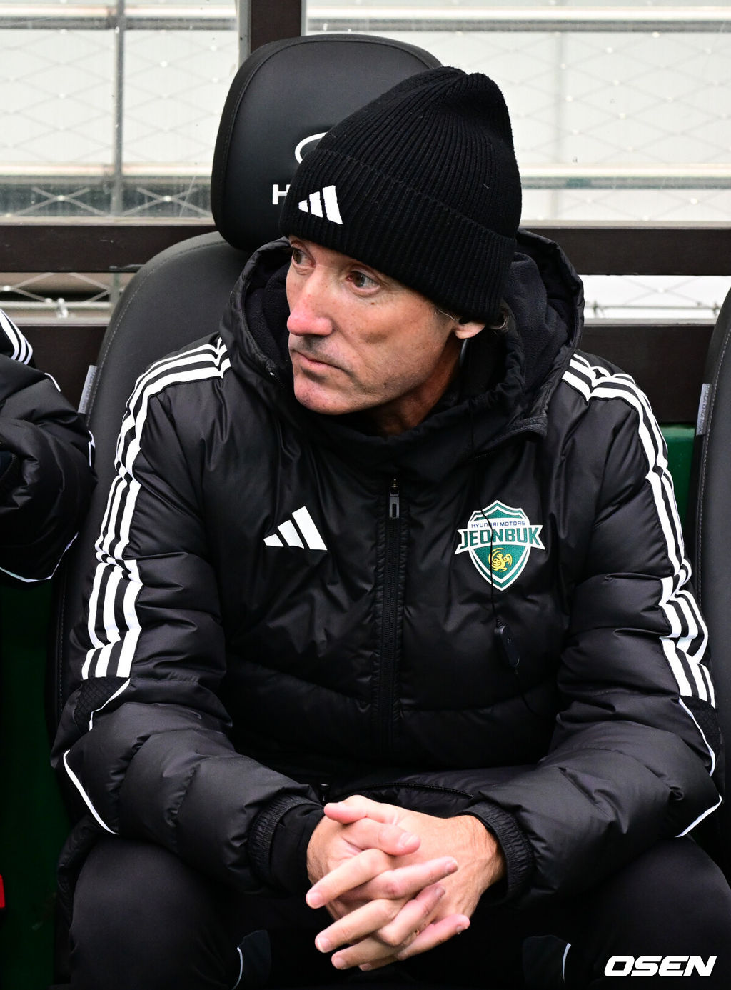 2025 하나은행 코리아컵 전북FC와 광주FC의 결승전이 6일 서울 마포구 서울월드컵경기장에서 열렸다.시민구단 광주는 사상 첫 코리안컵 우승에 도전, 전북은 올해 K리그1 우승에 이어 두 번째 더블을 노린다.전북 타노스 코치가 벤치를 지키고 있다. 2025.12.06 /cej@osen.co.kr