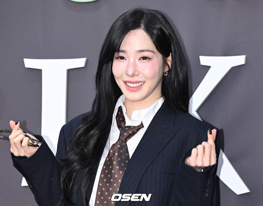 전시 '문도 픽사: 픽사, 상상의 세계로' 레드카펫 행사가 7일 서울 성동구 성수문화예술마당에서 열렸다.이번 전시의 이름 ‘문도’는 스페인어로 세계를 뜻한다. 즉 픽사의 세계인 셈이다. 다음달 29일까지 열린다.가수 티파니영이 포즈를 취하고 있다. 2025.05.07 /cej@osen.co.kr