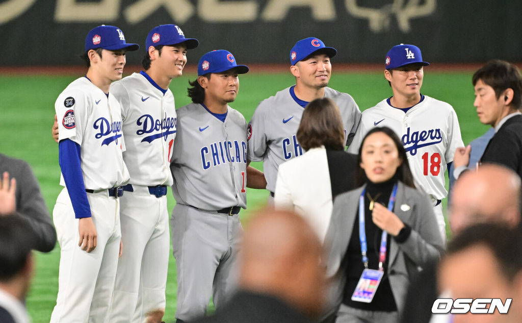 역시 디펜딩 챔피언답다. LA 다저스가 도쿄 시리즈 1,2차전을 쓸어 담았다. 다저스는 19일 일본 도쿄돔에서 열린 시카고 컵스와의 도쿄 시리즈 2차전에서 6-3으로 승리했다. 오타니 쇼헤이는 시즌 첫 아치를 그리며 도쿄돔을 열광의 도가니로 만들었다. 이로써 다저스는 지난 18일 1차전 4-1 승리에 이어 이날 경기까지 가져오며 도쿄 시리즈를 기분좋게 마무리지었다. 경기종료 후 LA 다저스 사사키와 오타니, 시카고 컵스 이마나가, 스즈키, LA 다저스 야마모토가 기념 사진을 촬영하고 있다. 2025.03.19 / soul1014@osen.co.kr