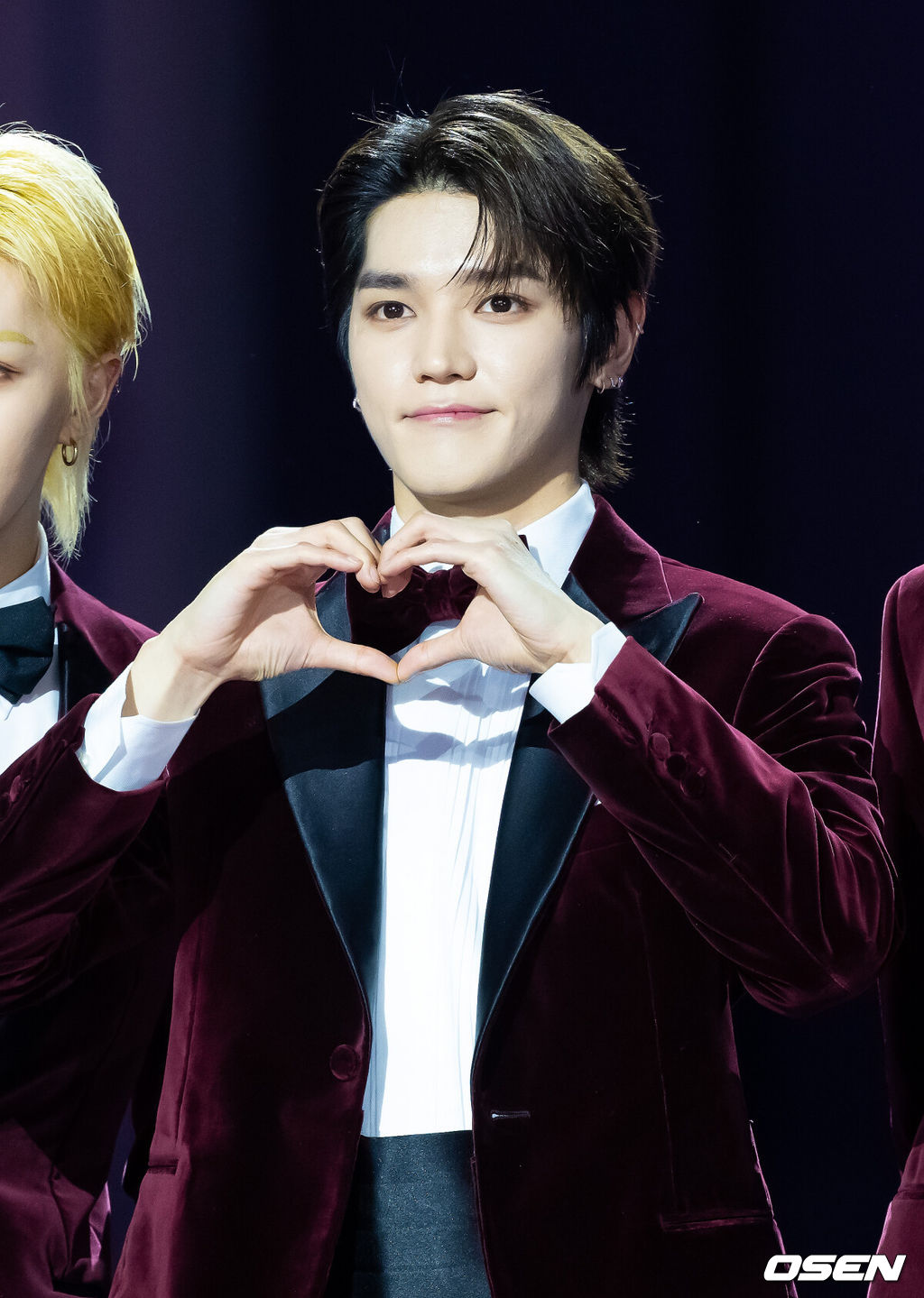 25일 오후 인천 중구 영종도 인스파이어 엔터테인먼트 리조트 2023 SBS 가요대전 레드카펫 포토월 행사가 열렸다.NCT127 태용이 입장하며 포즈를 취하고 있다. 2023.12.25 / rumi@osen.co.kr