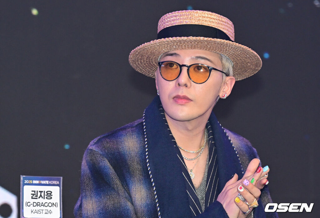 '이노베이트 코리아 2025' 스페셜 토크쇼가 9일 대전 유성구 카이스트(KAIST) 본원 류근철 스포츠 콤플렉스에서 열렸다.지난해 KAIST 기계공학과 초빙교수로 임명된 지드래곤(G-DRAGON)이 행사에 참석해 'AI엔터테크의 미래'를 주제로 스페셜 토크쇼를 진행했다.지드래곤이 토크쇼에서 질의응답 시간을 갖고 있다. 2025.04.09 /cej@osen.co.kr