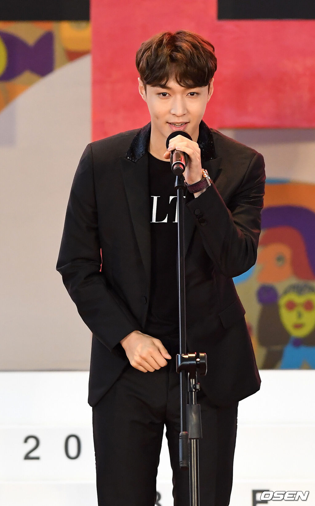 5일 오후 부산 해운대구 우동 영화의 전당에서 진행된 영화 '아일랜드' 야외무대인사에서 배우로 참석한 엑소 레이가 인사말을 하고 있다./ rumi@osen.co.kr