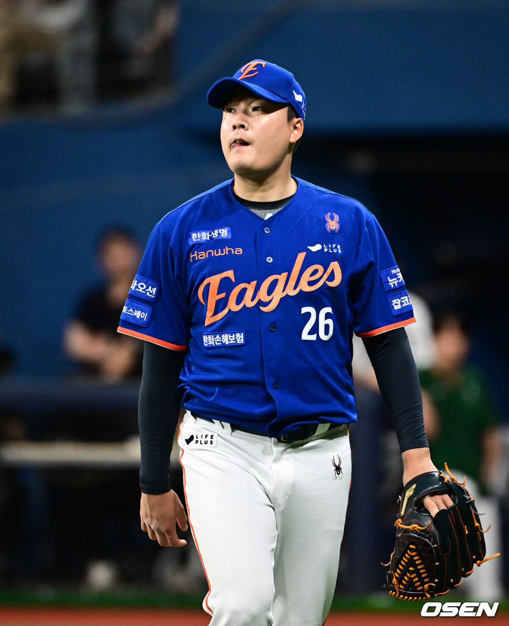 26일 오후 서울 고척스카이돔에서 ‘2025 신한 SOL Bank KBO리그’ 키움 히어로즈와 한화 이글스의 경기가 열렸다.키움은 알칸타라, 한화는 류현진을 선발로 내세웠다.8회말 삼자범퇴로 이닝을 마친 한화 한승혁이 더그아웃으로 향하고 있다. 2025.08.26 /cej@osen.co.kr