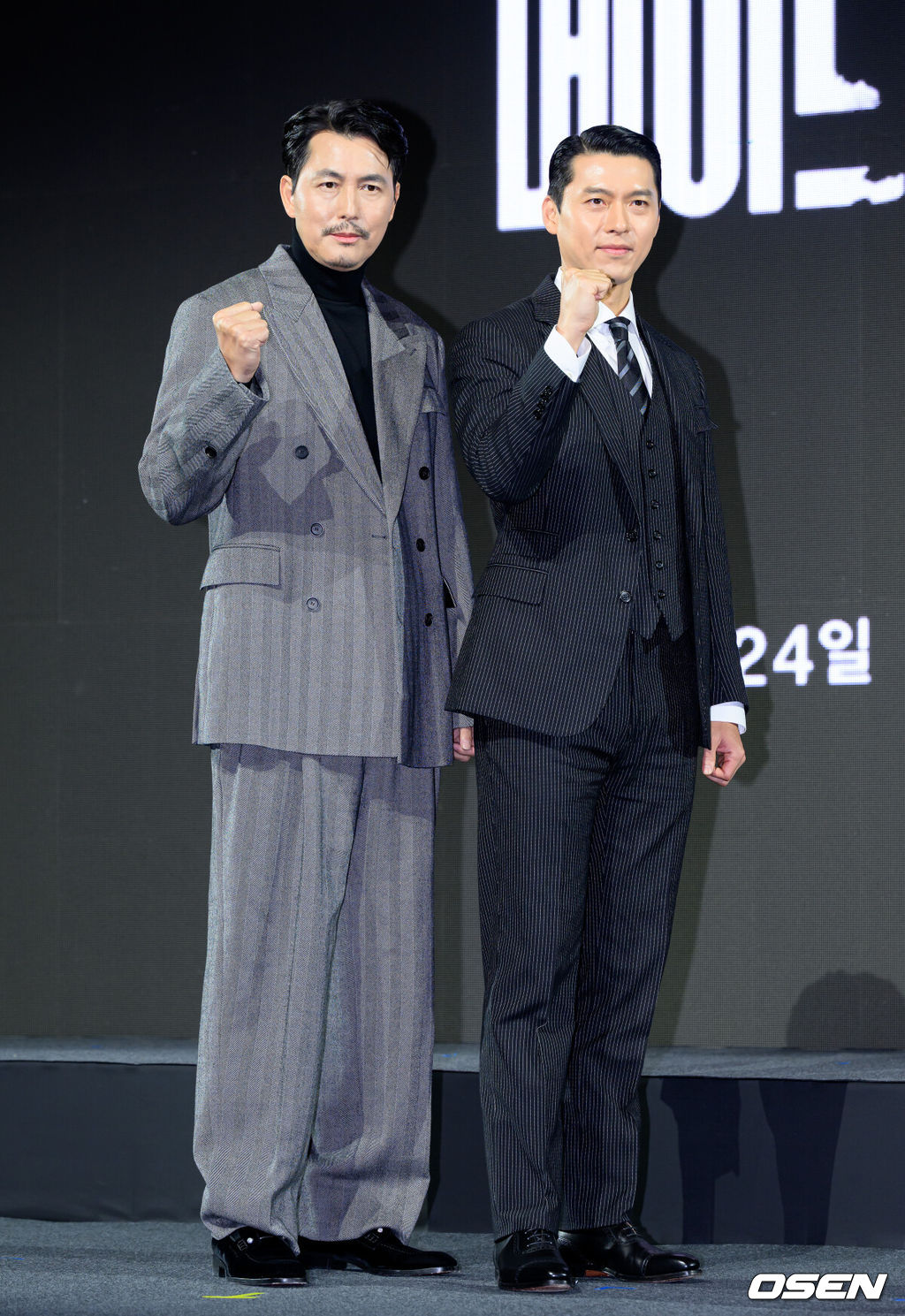 15일 서울 강남구 그랜드 인터컨티넨탈 서울 파르나스에서 디즈니+ 오리지널 시리즈 '메이드 인 코리아’ 제작발표회가 열렸다.'메이드 인 코리아'는 1970년대 혼란과 도약이 공존했던 대한민국, 국가를 수익모델로 삼아 부와 권력의 정점에 오르려는 사내 현빈(백기태)과 그를 무서운 집념으로 벼랑 끝까지 추적하는 검사 정우성(장건영)이 시대를 관통하는 거대한 사건들과 직면하는 이야기다.배우 정우성, 현빈이 포토타임을 가지고 있다. 2025.12.15 /sunday@osen.co.kr