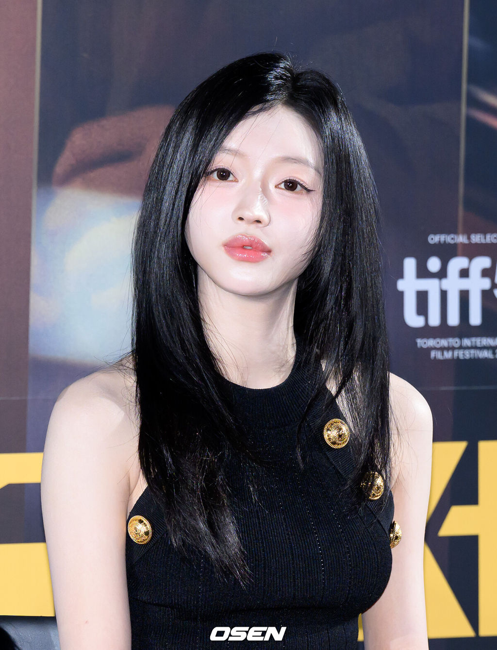 16일 서울 강남구 메가박스 코엑스에서 영화 '프로젝트Y’ 제작보고회가 열렸다.범죄 엔터테이닝 무비 '프로젝트Y'는 화려한 도시 그 한가운데에서 다른 내일을 꿈꾸며 살아가던 미선과 도경이 인생의 벼랑 끝에서 검은 돈과 금괴를 훔치면서 벌어지는 이야기를 그린 작품으로 2026년 1월 21일 극장에서 개봉한다.배우 유아가 취재진의 질문을 듣고 있다. 2025.12.16 /sunday@osen.co.kr