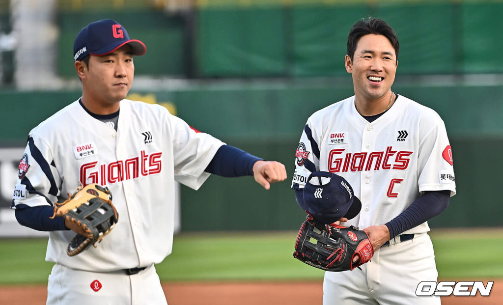 롯데 자이언츠 정훈, 전준우 / foto0307@osen.co.kr