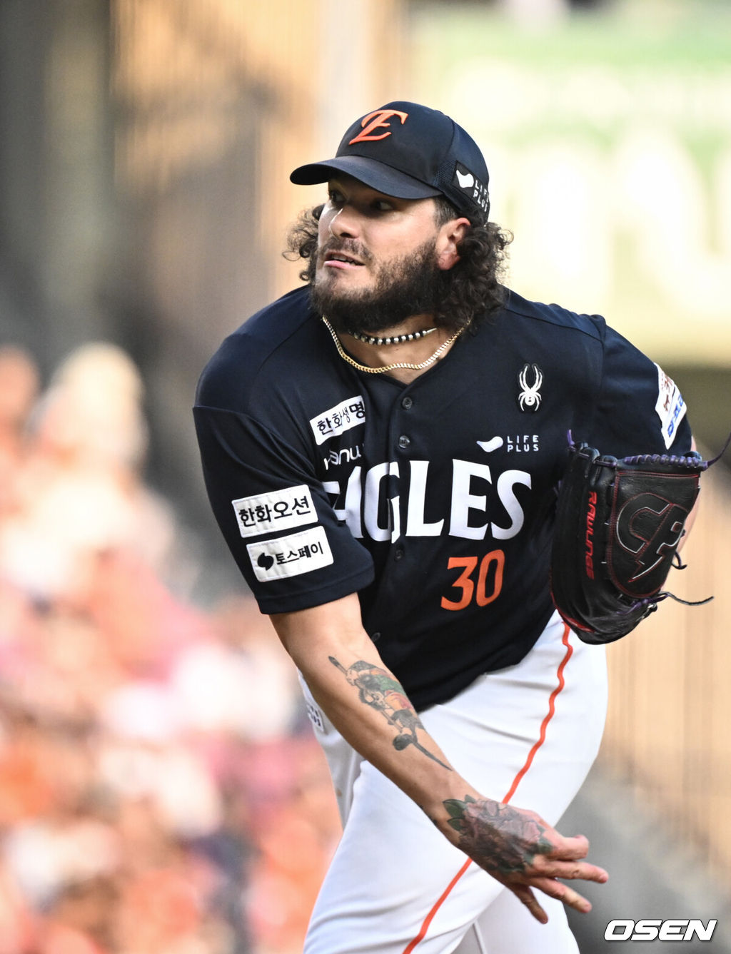 24일 오후 서울 잠실야구장에서 2025 신한 SOL Bank KBO리그 두산 베어스와 한화 이글스의 경기가 열렸다.이날 두산은 최승용, 한화는 폰세를 선발로 내세웠다.1회말 한화 선발 폰세가 역투하고 있다. 2025.07.24 /cej@osen.co.kr