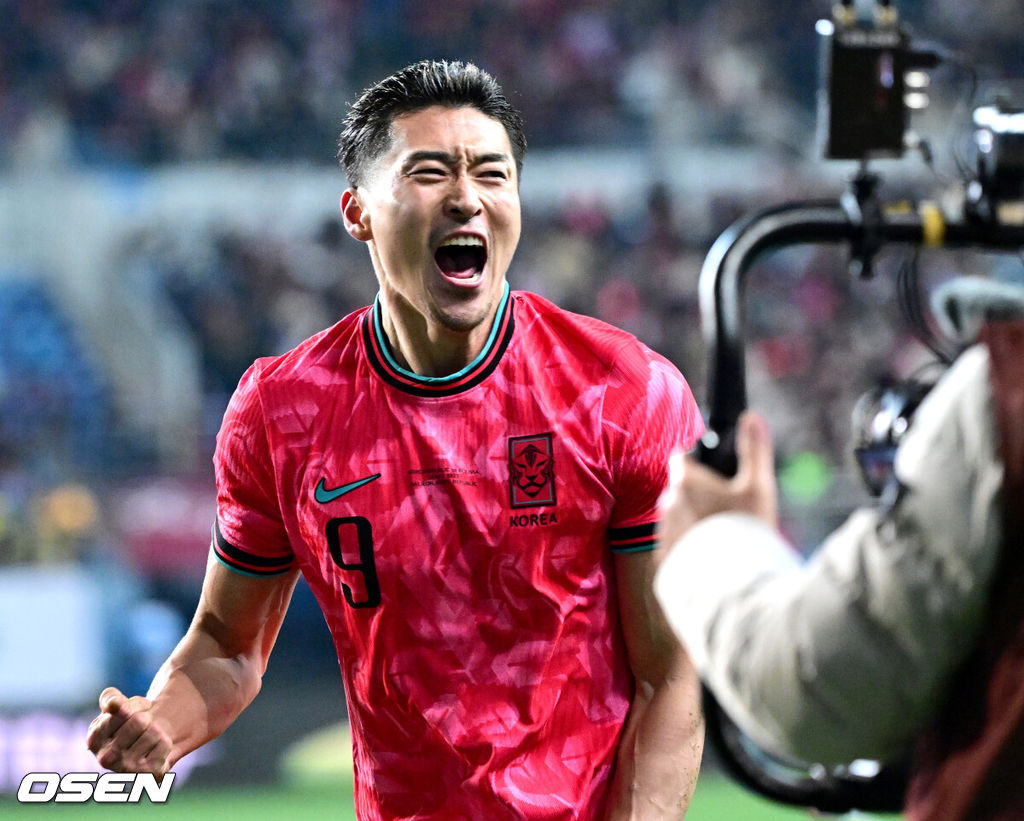 1년 8개월 만에 대표팀으로 돌아온 조규성이 골맛을 봤다. 손흥민도 프리킥 득점으로 한국을 승리로 이끌었다.홍명보 감독이 이끄는 한국축구대표팀(FIFA 랭킹 22위)은 14일 대전월드컵경기장에서 볼리비아(76위)와 11월 A매치 1차전을 치러 2-0으로 승리했다. 후반 막판 한국 조규성이 팀 두번째 골을 작렬시킨 뒤 환호하고 있다. 2025.11.14 / dreamer@osen.co.kr