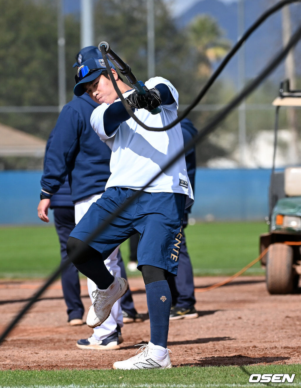 10일(한국시간) 미국 애리조나주 투손에 위치한 리드 파크 에넥스필드에서 NC 다이노스의 스프링캠프가 진행됐다.NC 송승환이 타격 훈련을 하고 있다. 2024.02.10 /sunday@osen.co.kr