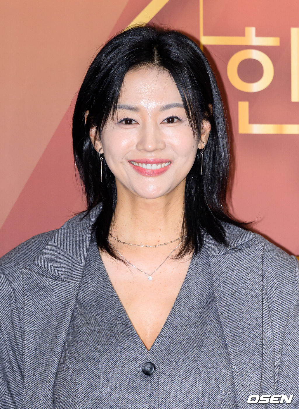 29일 오후 서울 국회의원회관 대회의실에서 '대한민국 한류연예대상' 시상식이 열렸다.이날 김민종, 예지원, 유어즈, 손태진, 나태주, 서유정, 고보결, 현영, 이본, 현진 등이 참석해 자리를 빛냈다.배우 서유정이 포토타임을 가지고 있다. 2025.11.29 /sunday@osen.co.kr