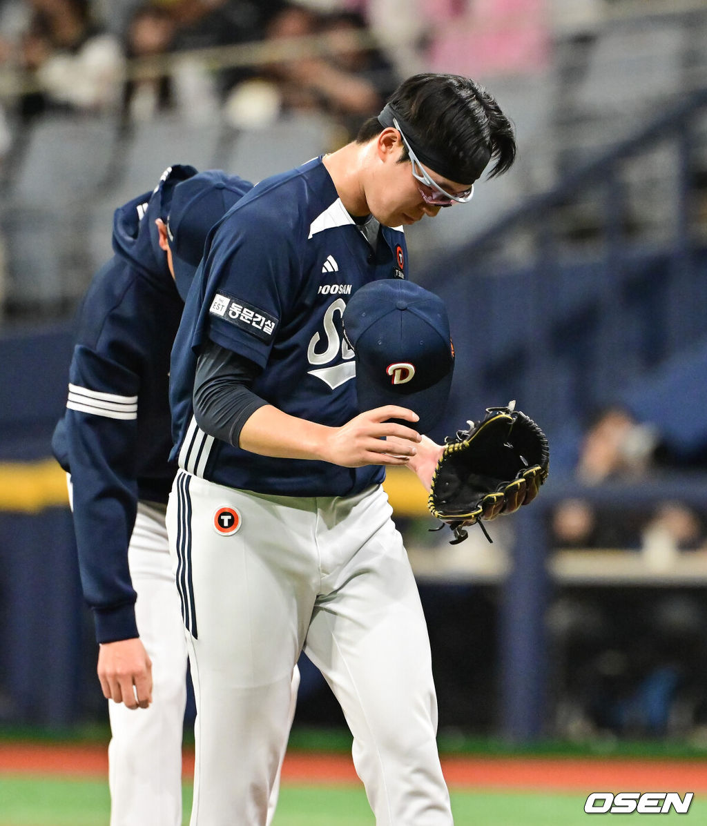 23일 오후 서울 고척스카이돔에서 ‘2025 신한 SOL BANK KBO리그’ 키움 히어로즈와 두산 베어스의 경기가 진행됐다.이날 키움은 김윤하를, 두산은 김유성을 선발투수로 내세웠다.4회말 벤치클리어링 이후 두산 김유성이 강판되고 있다 2025.04.23 / soul1014@osen.co.kr