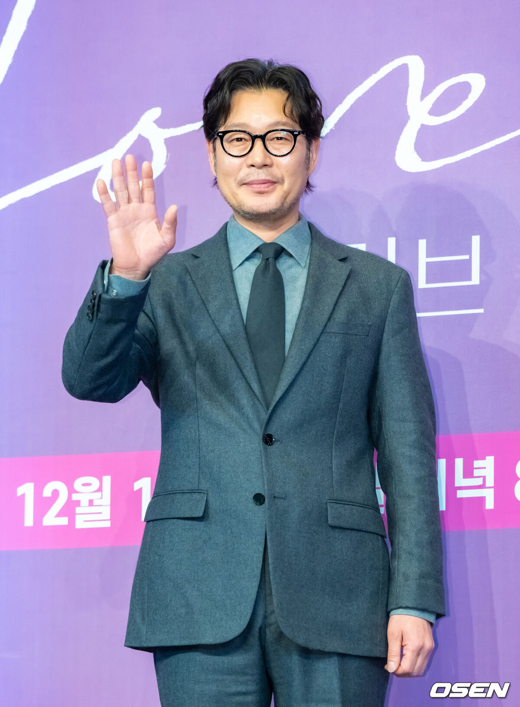 18일 오후 서울 신도림 드링크 서울에서 JTBC 새 금요시리즈 ‘러브 미’(연출 조영민/극본 박은영·박희권) 제작발표회가 진행됐다.'러브 미'는 내 인생만 애틋했던, 조금은 이기적이라 어쩌면 더 평범한 가족이 각자의 사랑을 시작하며 성장하는 이야기다로 이날 행사에는 조영민 감독과 배우 서현진, 유재명, 이시우, 윤세아, 장률, 다현이 참석했다. 배우 유재명이 포즈를 취하고 있다.  2025.12.18 / soul1014@osen.co.kr 