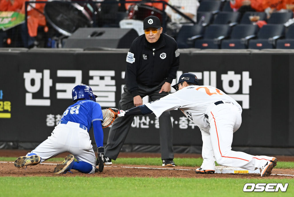 견제 수비. /OSEN DB