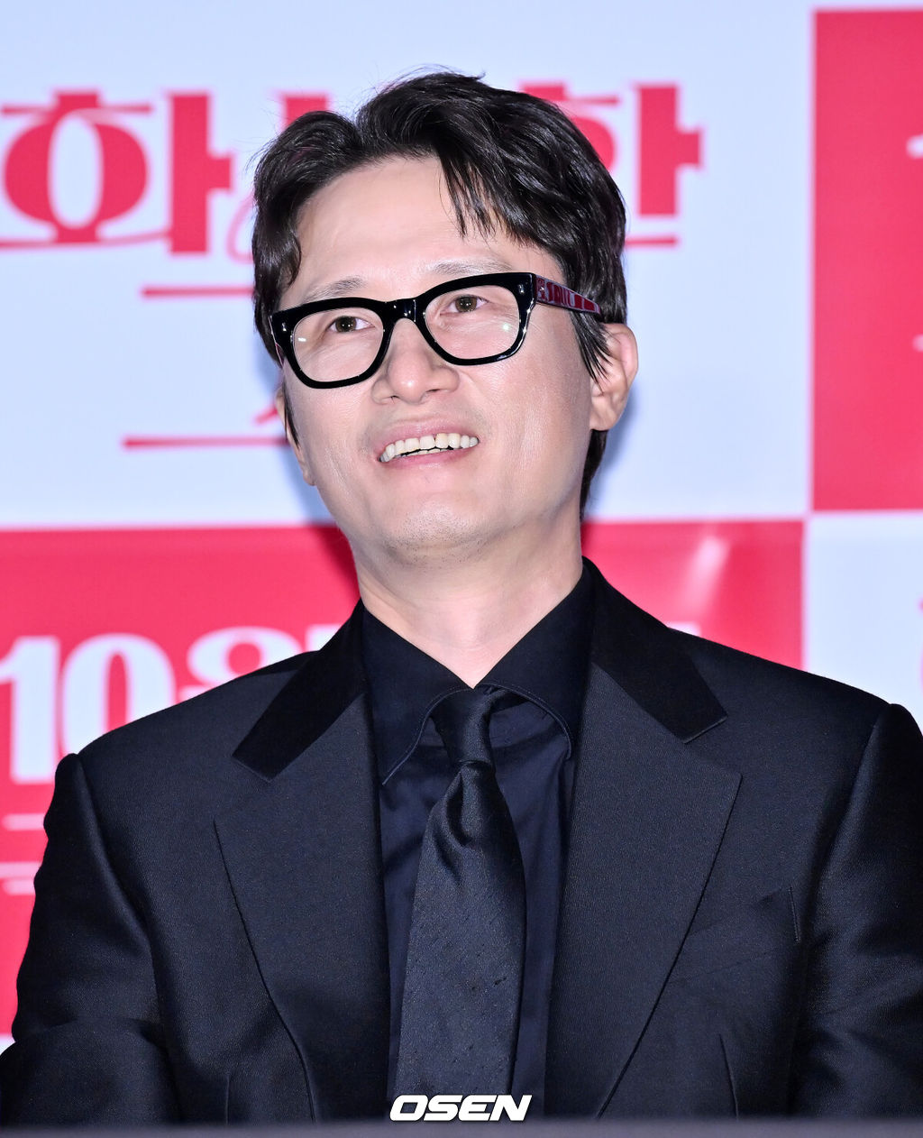 5일 오후 서울 CGV 용산아이파크몰에서 영화 '화사한 그녀' 언론 배급시사회가 열렸다.배우 송새벽이 기자회견 중 미소짓고 있다. 2023.10.05 /rumi@osen.co.kr