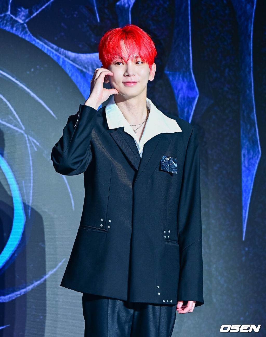 11일 서울 광진구 자양동 풀만 앰배서더 서울 이스트폴 브로드웨이에서 샤이니 키 정규 3집 'HUNTER' 발매 기념 기자간담회가 열렸다.‘HUNTER’는 2022년 8월 정규 2집 ‘Gasoline’(가솔린) 이후 3년 만에 발표되는 키의 새 정규 앨범이자 ‘나’와 ‘자아’에 대한 다양한 이야기를 전반에 녹여낸 앨범으로, 타이틀 곡 ‘HUNTER’를 포함한 다채로운 장르의 총 10곡으로 구성됐다.샤이니 키가 포토타임을 하고 있다. 2025.08.11 / jpnews@osen.co.kr