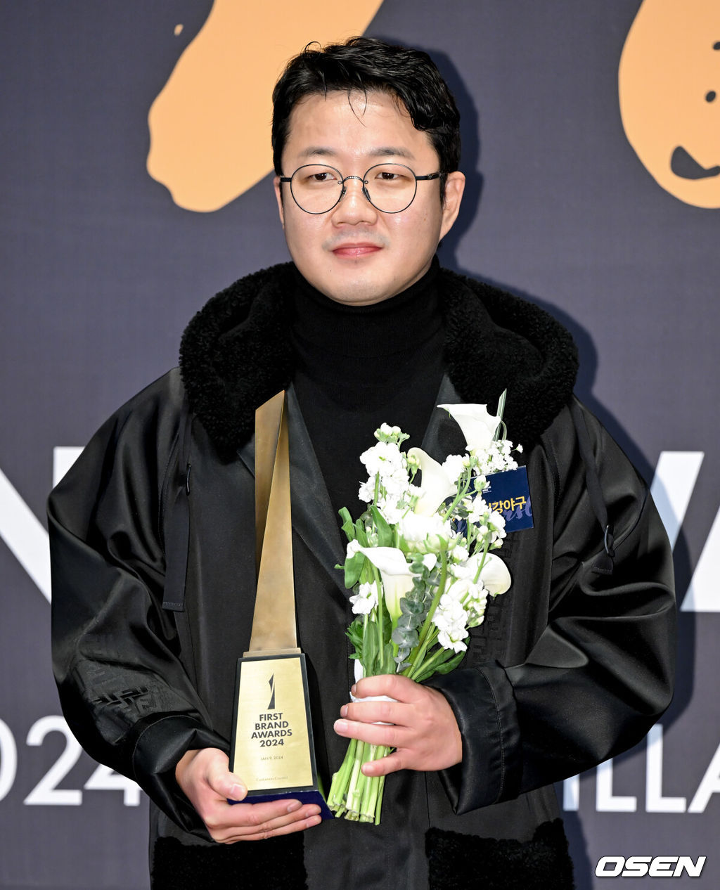 9일 오후 서울 장충동 신라호텔 다이너스티홀에서 2024 대한민국 퍼스트브랜드 대상 시상식이 진행됐다.22주년을 맞은 대한민국 퍼스트브랜드 대상은 매년 소비자 조사를 통해 한 해를 이끌어갈 기대되는 브랜드를 선정하는 시상식이다.최강야구 장시원PD가 포즈를 취하고 있다. 2024.01.09 /cej@osen.co.kr