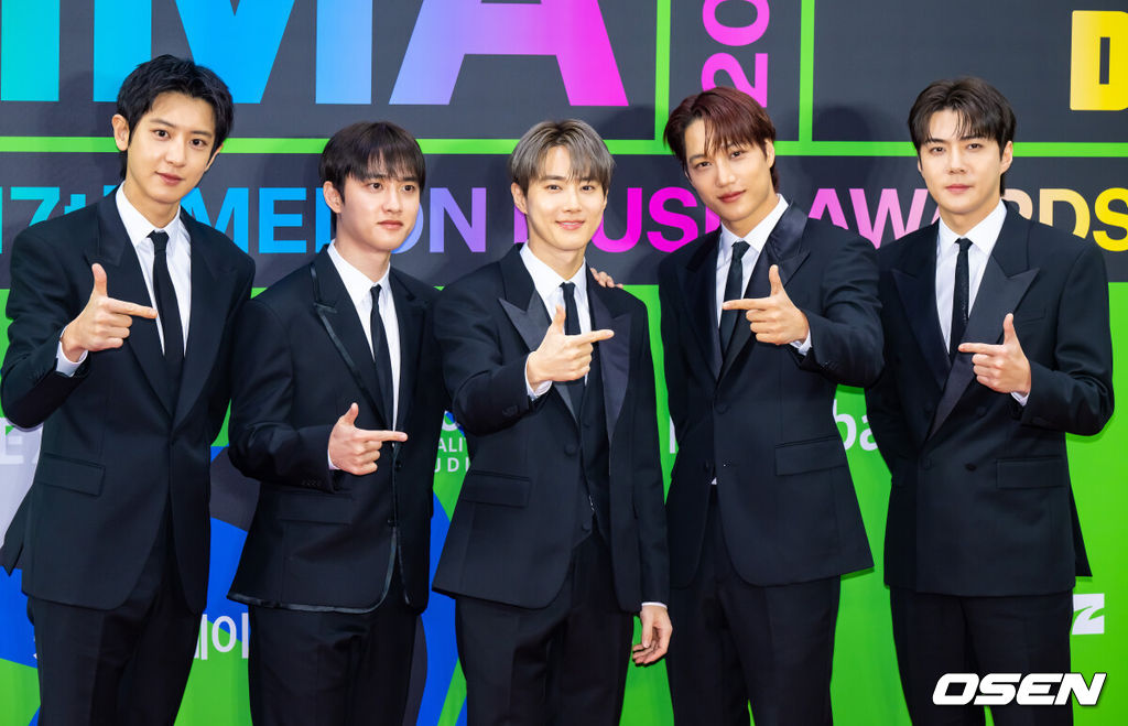 2025 멜론뮤직어워드(MMA2025)가 20일 오후 서울 고척스카이돔에서 진행됐다. 이날 행사에는 지드래곤(G-DRAGON), 박재범, 10CM, 지코, 엑소(EXO), 우즈(WOODZ), 제니(JENNIE), 에스파(aespa), 아이브(IVE), 한로로, 보이넥스트도어(BOYNEXTDOOR), 라이즈(RIIZE), 플레이 브(PLAVE), 엔시티 위시(NCT WISH), 아일릿(ILLIT), 하츠투하츠(Hearts2Hearts), 키키(Kiki), 올데 이 프로젝트(ALLDAY PROJECT), 아이딧(IDID), 알파드라이브원(ALPHA DRIVE ONE) 등 초호화 아티스트 라인업으로 꾸려졌다. 그룹 엑소가 포즈를 취하고 있다.  2025.12.20 / soul1014@osen.co.kr