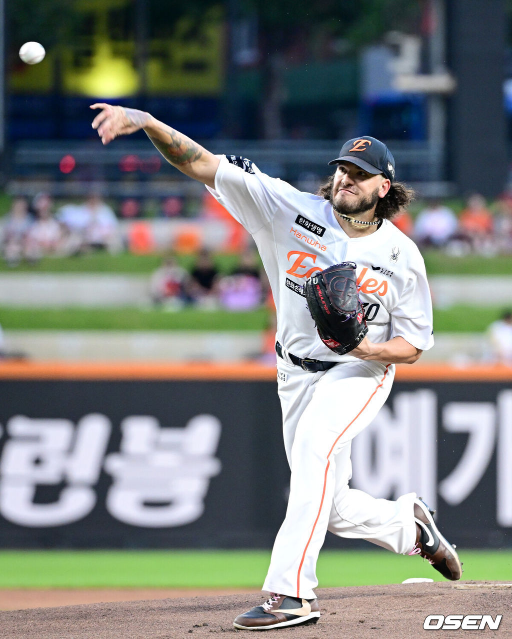 3일 대전 한화생명볼파크에서 ‘2025 신한 SOL Bank KBO리그’ 한화 이글스와 NC 다이노스의 경기가 열렸다.홈팀 한화는 코디 폰세, 방문팀 NC는 신민혁을 선발로 내세웠다.1회초 한화 선발 코디 폰세가 힘차게 공을 뿌리고 있다. 2025.09.03 / dreamer@osen.co.kr