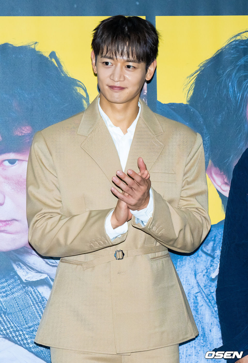 19일 오후 서울 대학로 예스24 스테이지 3관에서 연극 '고도를 기다리며를 기다리며' 기자간담회가 진행됐다.'고도를 기다리며를 기다리며'는 미국 배우이자 극작가인 데이브 핸슨의 대표작으로 부조리극의 고전 '고도를 기다리며'를 오마주한 메타 코미디 연극으로 에스터 역에는 배우 박근형과 김병철이, 밸 역에는 이상윤과 샤이니 출신 최민호가, 로라 역은 김가영과 신혜옥이 나선다. 배우 최민호가 포즈를 취하고 있다. 2025.08.19 / soul1014@osen.co.kr