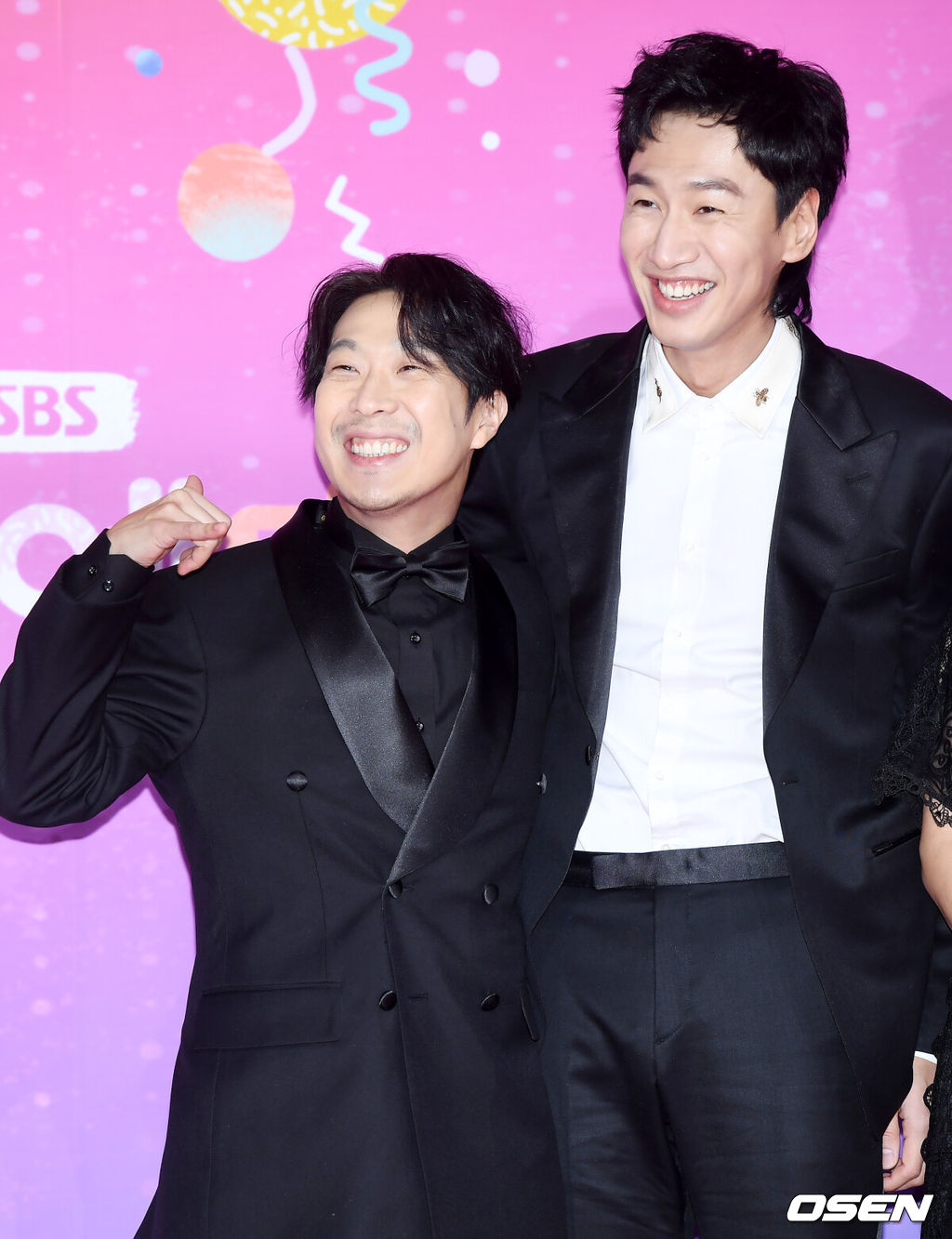 28일 오후 서울 마포구 SBS 프리즘타워 로비에서 진행된 '2018 SBS 연예대상' 포토월 행사에서 하하와 이광수가 포토타임을 갖고 있다./ rumi@osen.co.kr