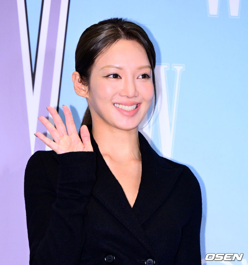 15일 서울 종로구 당주동 포시즌스 호텔 서울에서 더블유 코리아 제20회 유방암 인식 향상 캠페인 자선 포토 행사가 열렸다.이날 TXT 수빈, 고수, 고현정, 공명, 그레이, 김민하, 김세정, 김영광, 김영대, 김지석, 노상현, 노정의, 덱스, 르세라핌(채원, 카즈하), 몬스타엑스(형원, 셔누), 문소리, 바밍타이거, 박규영, 박은빈, 박재범, 방탄소년단 RM, 제이홉, 뷔, 변우석, 수현, 스트레이키즈(방찬, 승민), 아이들(미연, 민니, 소연, 슈화, 우기), 아이브 레이, 안유진, 장원영, 아일릿(윤아, 모카, 민주, 원희, 이로하), 에스파(카리나, 윈터, 지젤, 닝닝), 엔믹스(해원, 설윤), 엔하이픈(성훈, 제이크), 엔하이픈(정원), 엘리스, 올데이프로젝트(애니, 타잔, 베일리, 영서, 우찬), 우원재, 원지안, 이동휘, 이민호, 이수지, 이수혁, 이영애, 이유미, 이준혁, 이준호, 이채민, 임수정, 임지연, 있지(예지, 유나), 장윤주, 전소니, 전소미, 전여빈, 정려원, 정해인, 조유리, 추영우, 코드쿤스트, 크리스탈, 키키(지유, 이솔, 수이, 하음, 키야), 태양, 하정우, 화사, 효연 등이 참석했다.효연이 포즈를 취하고 있다. 2025.10.15. /jpnews@osen.co.kr