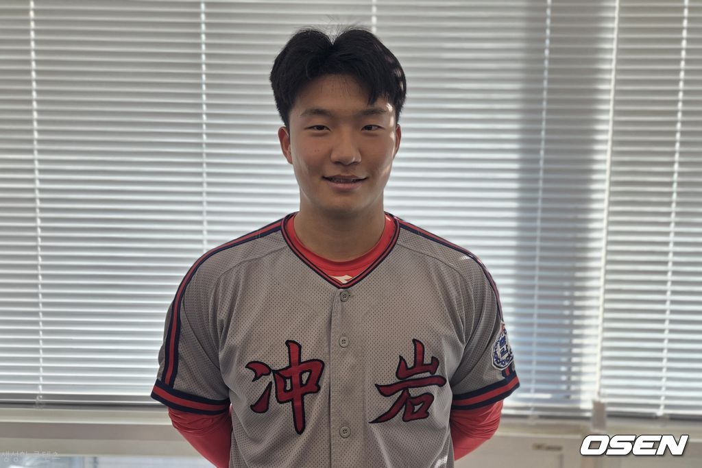  KT 위즈에 지명된 신인 김건휘(충암고)가 22일 서울 강남구 도곡동 한국야구위원회(KBO)에서 열린 '제9회 이만수 포수상 및 홈런상' 시상식에서 이만수 홈런상을 수상했다./orange@osen.co.kr