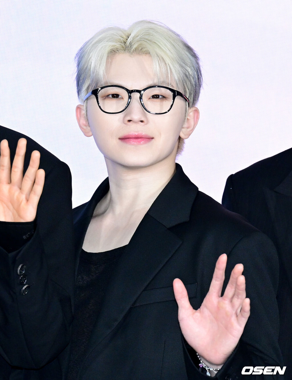 4일 서울시 용산구 한화손해보험 한남사옥에서 에어비앤비 CEO와 K팝 아티스트 세븐틴이 함께하는 포토세션 행사가 진행됐다.행사에는 브라이언 체스키 에어비앤비 공동 창업자 겸 CEO, K-POP 아티스트 세븐틴이 참석했다.세븐틴 우지가 포즈를 취하고 있다. 2025.06.04 /cej@osen.co.kr