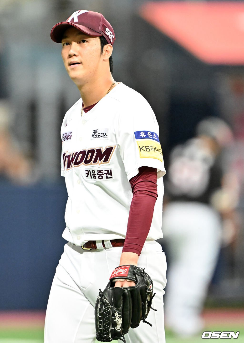 11일 오후 서울 고척스카이돔에서 ‘2023 신한은행 SOL KBO리그’ 키움 히어로즈와 KT 위즈의 경기가 열렸다.5회말 2사 주자 2루 대타로 타석에 오른 KT 강백호를 헛스윙 삼진아웃으로 막아낸 키움 선발 안우진이 덕아웃으로 향하고 있다. 2023.07.11 /rumi@osen.co.kr