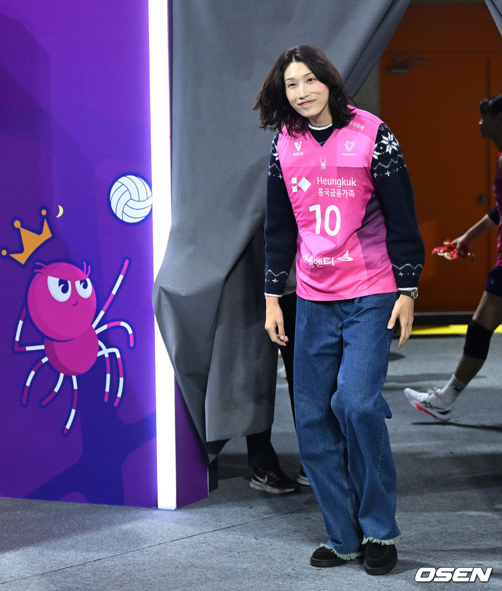 크리스마스 이브 흥국생명 홈 경기 찾은 김연경