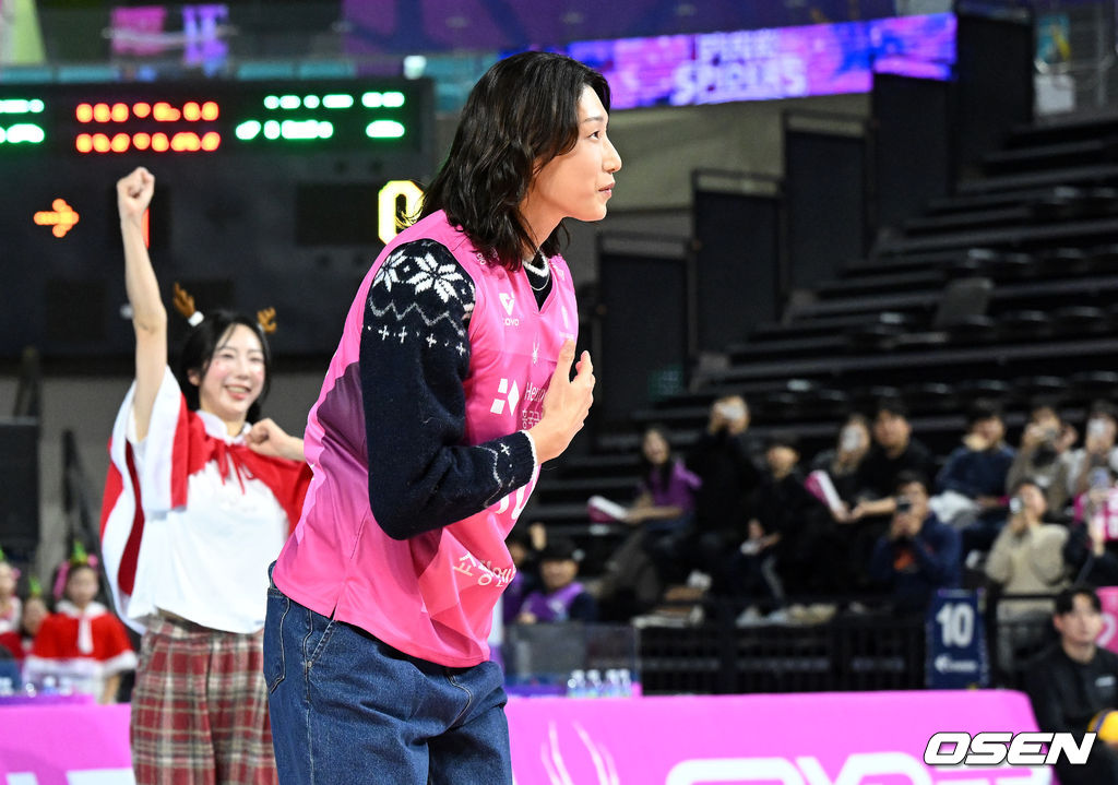 팬들 향해 공손한 인사