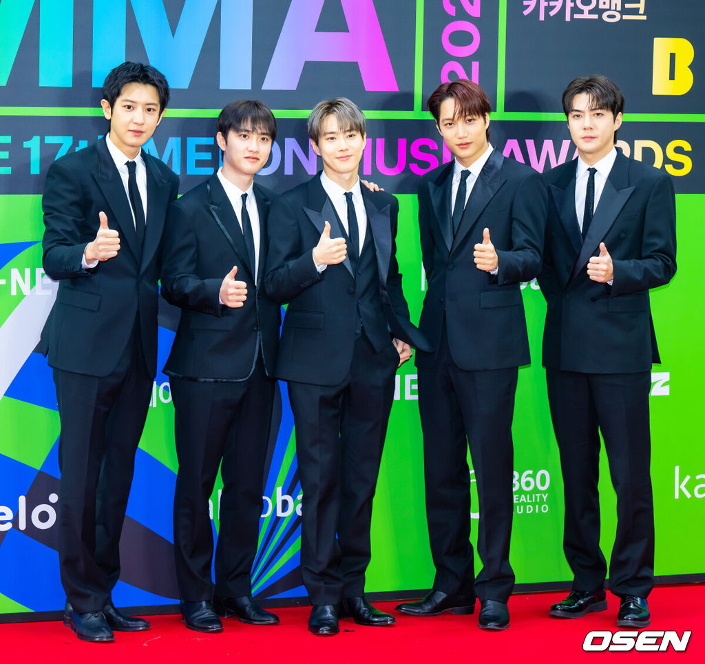 2025 멜론뮤직어워드(MMA2025)가 20일 오후 서울 고척스카이돔에서 진행됐다. <br /><br />이날 행사에는 지드래곤(G-DRAGON), 박재범, 10CM, 지코, 엑소(EXO), 우즈(WOODZ), 제니(JENNIE), 에스파(aespa), 아이브(IVE), 한로로, 보이넥스트도어(BOYNEXTDOOR), 라이즈(RIIZE), 플레이 브(PLAVE), 엔시티 위시(NCT WISH), 아일릿(ILLIT), 하츠투하츠(Hearts2Hearts), 키키(Kiki), 올데 이 프로젝트(ALLDAY PROJECT), 아이딧(IDID), 알파드라이브원(ALPHA DRIVE ONE) 등 초호화 아티스트 라인업으로 꾸려졌다. <br /><br />그룹 엑소가 포즈를 취하고 있다.   2025.12.20 / soul1014@osen.co.kr<br />