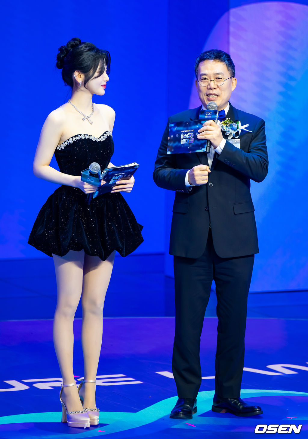 27일 서울 상암동 에스플레스센터에서  '2025 SOOP 스트리머 대상' 시상식이 진행됐다.‘스트리머 대상’은 2011년 시작돼 올해로 15회를 맞은 SOOP의 연말 시상식으로, 한 해 동안 활약한 스트리머와 이를 함께한 유저가 한자리에 모여 축하하는 자리다.SOOP 대표이사 케빈이 SOOP AI 살사 2.0을 공개하고 있다. .   2025.12.27 / soul1014@osen.co.kr