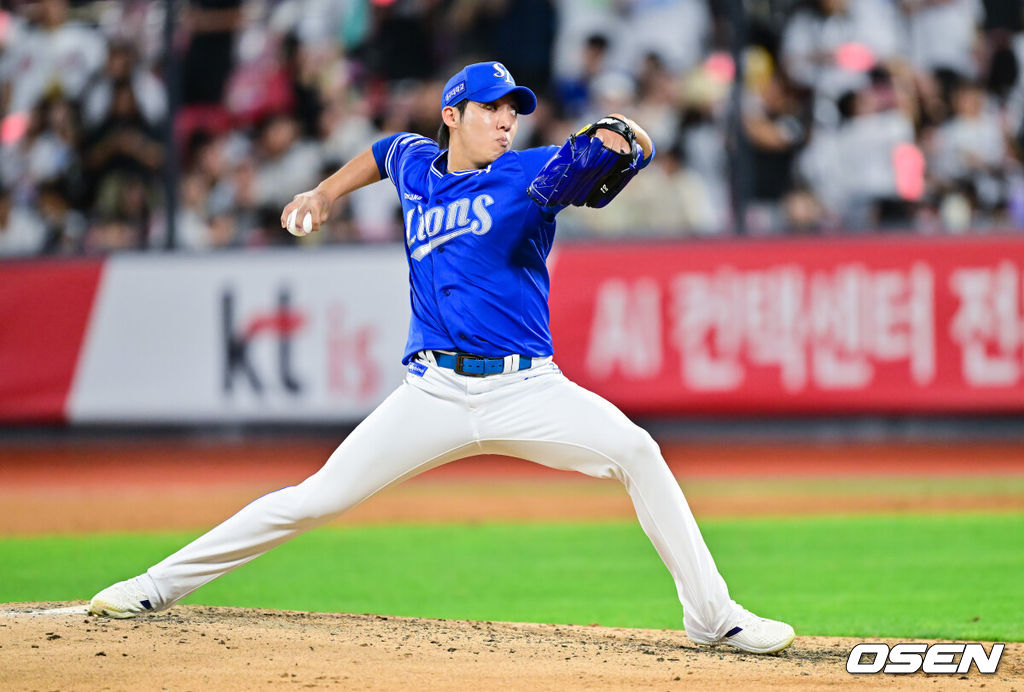 8일 오후 수원 KT위즈파크에서 ‘2025 신한 SOL BANK KBO리그’ KT 위즈와 삼성 라이온즈의 경기가 진행됐다.이날 KT는 소형준을, 삼성은 원태인을 선발투수로 내세웠다.8회말 삼성 선발투수 원태인이 역투하고 있다.  2025.08.08 / soul1014@osen.co.kr