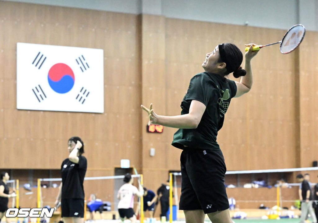 17일 충북 진천선수촌에서 대한민국 배드민턴 국가대표팀 미디어데이가 열렸다.배드민턴 대표팀 안세영이 훈련을 하고 있다. 2025.06.17 /sunday@osen.co.kr