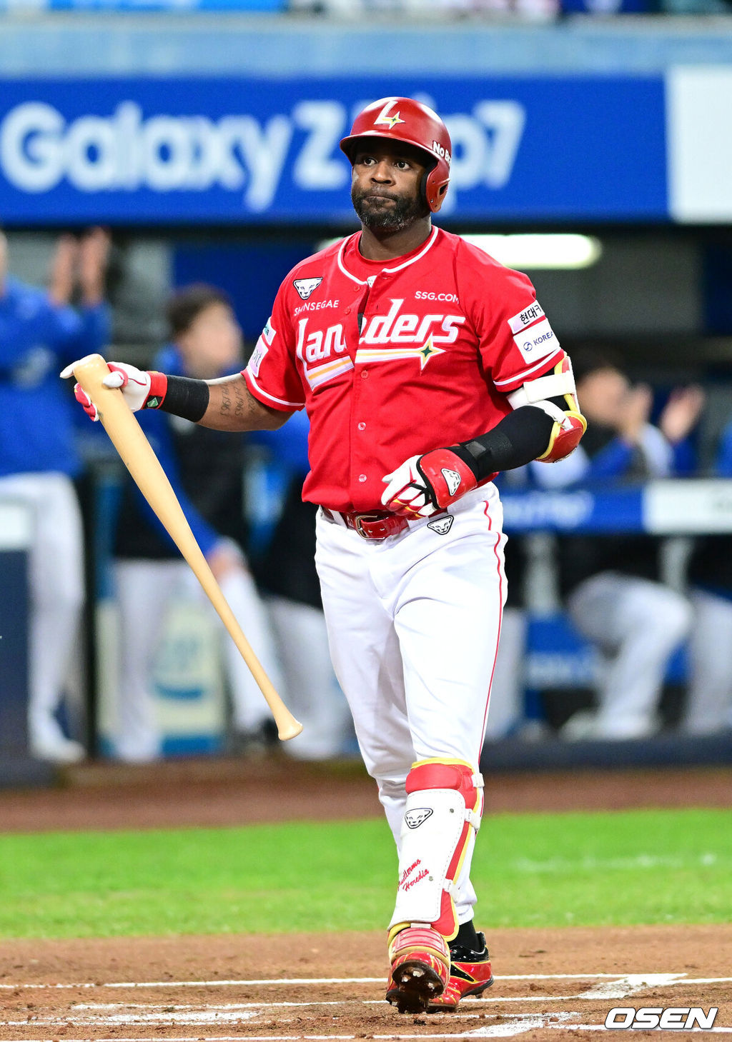 14일 대구 삼성라이온즈파크에서 ‘2025 신한 SOL뱅크 KBO리그’ 준플레이오프(5전 3선승제) 4차전 삼성 라이온즈와 SSG 랜더스의 경기가 열렸다.삼성은 아리엘 후라도, SSG는 김광현을 선발로 내세웠다.1회초 1사 주자없는 상황 SSG 에레디아가 삼진으로 물러나고 있다. 2025.10.14 / dreamer@osen.co.kr