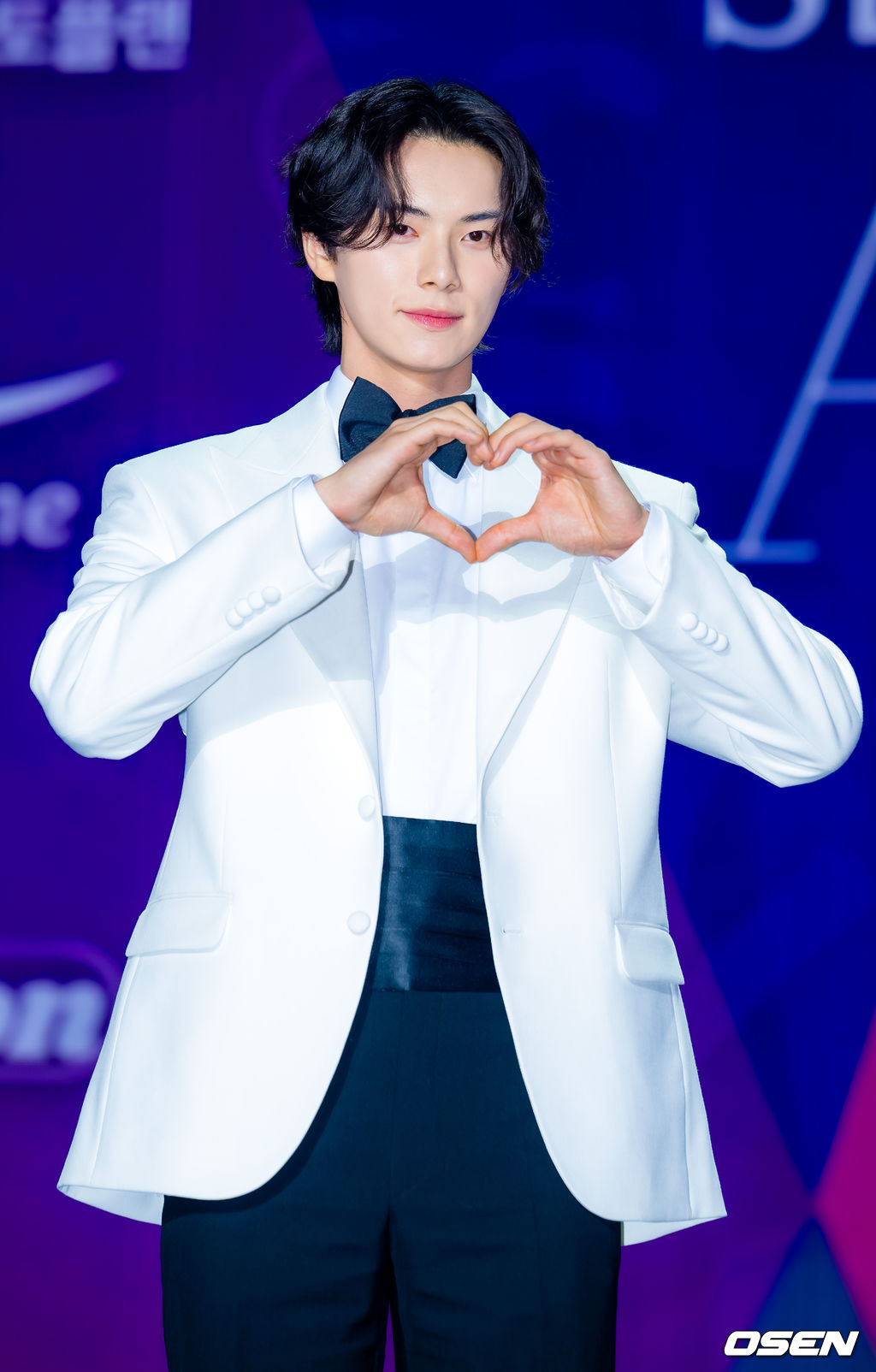 이채민,'여심 사로잡는 손하트'