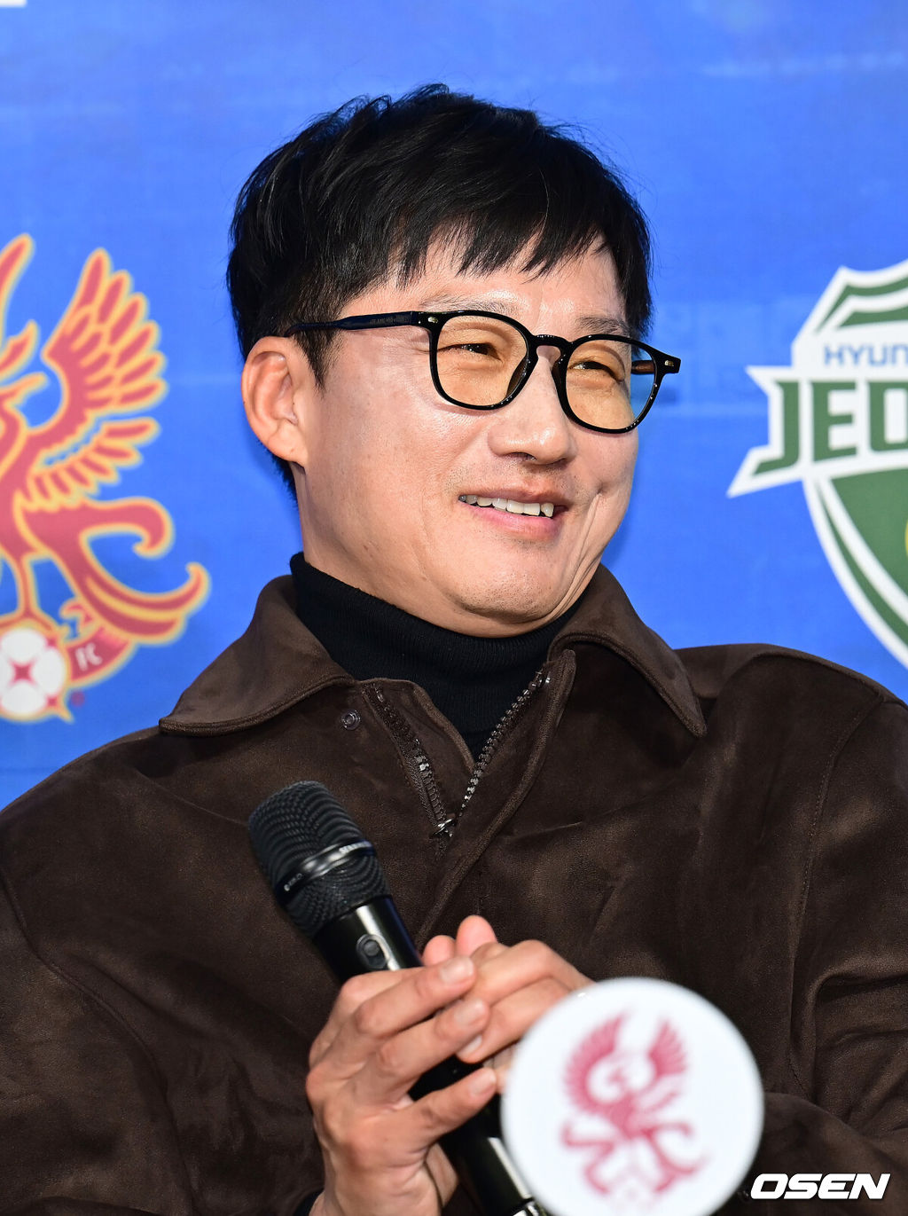 5일 오전 서울 종로구 대한축구협회 축구회관에서 2024-25 ACL 참가 K리그 4개팀 미디어데이 행사가 열렸다. K리그에서 광주 FC, 전북 현대, 울산 HD, 포항 스틸러스가 참가한다. 광주 이정효 감독이 미소짓고 있다. 2025.02.05 / ksl0919@osen.co.kr