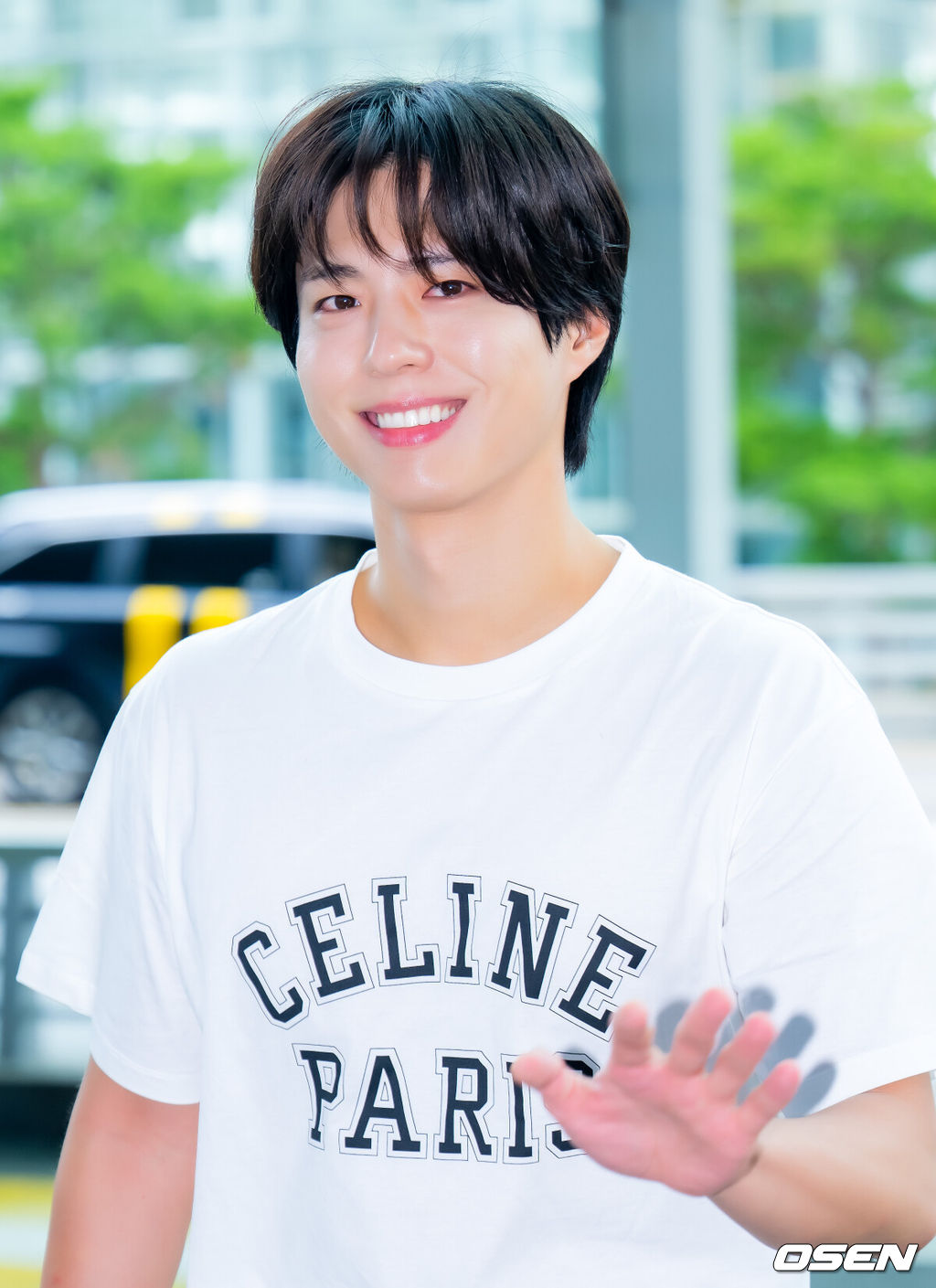 배우 박보검이 12일 인천국제공항을 통해 말레이시아 쿠알라룸푸르로 출국했다.박보검은 단독 팬미팅 'PARK BO GUM 2025 FAN MEETING TOUR [BE WITH YOU]' 9월 13일 쿠알라룸푸르, 9월 17일 몬테레이, 9월 19일 멕시코시티, 9월 21일 상파울루, 9월 24일 산티아고를 방문해 투어를 이어간다.박보검이 출국장으로 향하고 있다. 2025.09.12 / rumi@osen.co.kr