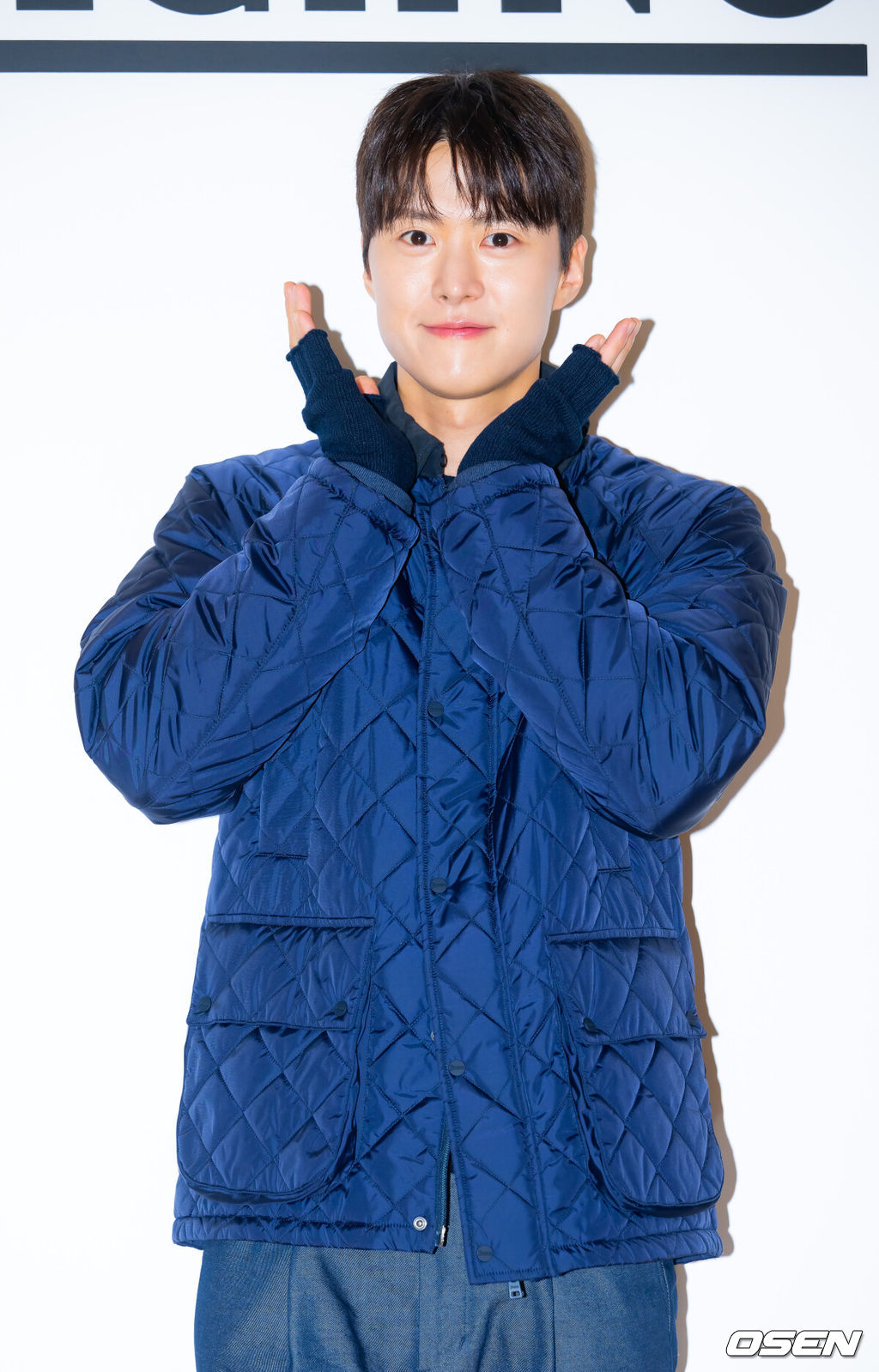 24일 오후 서울 중구 퇴계로 신세계백화점 본점에서 에르노 25FW 컬렉션 오픈 이벤트 포토콜 행사가 진행됐다.이날 행사에는 배우 공명, 노상현, 안소희, 임지연, 모델 겸 방송인 이현이가 참석했다.배우 공명이 입장하며 포즈를 취하고 있다. 2025.10.24 / rumi@osen.co.kr