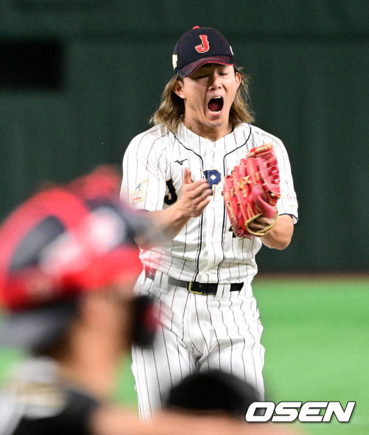 [OSEN=도쿄, 지형준 기자] 류중일 감독이 이끄는 한국야구대표팀이 19일 오후 일본 도쿄돔에서 2023 아시아프로야구챔피언십(APBC) 일본과 결승전을 가졌다.&nbsp;1회초 1사에서 일본 이마이 다쓰야가 대한민국 김도영을 삼진 처리하며 포효하고 있다. 2023.11.18 / jpnews.osen.co.kr