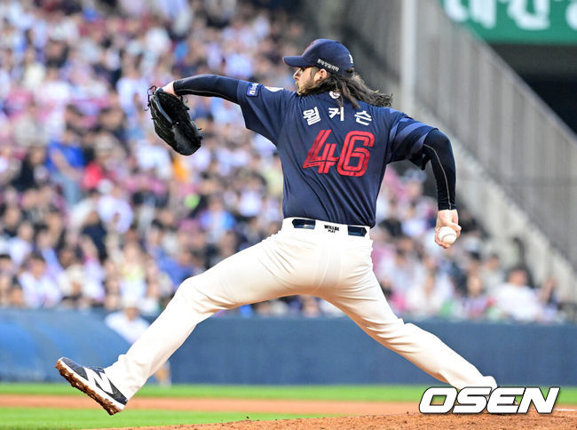 [OSEN=잠실, 지형준 기자] 4일 오후 서울 잠실야구장에서&nbsp;2024 신한 SOL Bank KBO리그 두산 베어스와 롯데 자이언츠의 경기가 열렸다.이날 두산은 곽빈, 롯데는 윌커슨을 선발로 내세웠다.4회말 롯데 윌커슨이 역투하고 있다. 2024.07.04 / jpnews@osen.co.kr