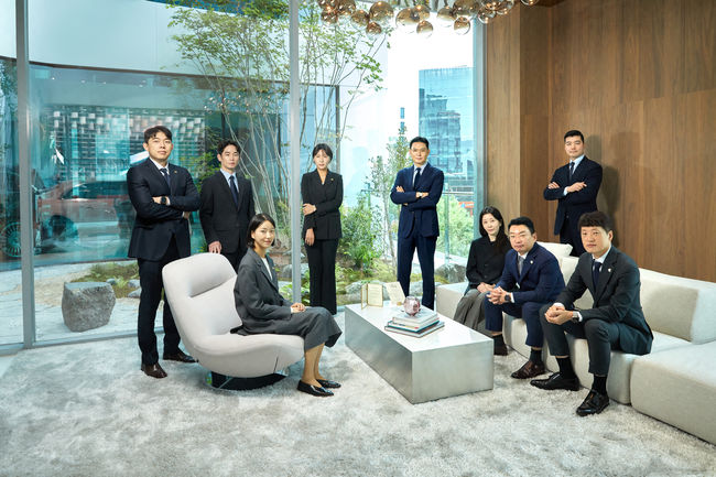 마이바흐 브랜드센터 세일즈팀.