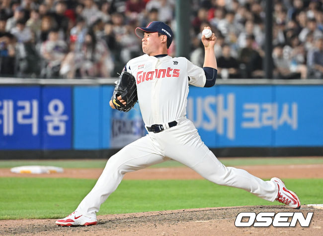 [OSEN=부산, 이석우 기자] 4일 부산 사직야구장에서 2025 신한 SOL 뱅크 KBO 리그 롯데 자이언츠와 키움 히어로즈의 경기가 열렸다. 홈팀 롯데는 박세웅이, 방문팀 키움은 김윤하가 선발 출전했다.롯데 자이언츠 김진욱이 역투하고 있다. 2025.06.04 / foto0307@osen.co.kr