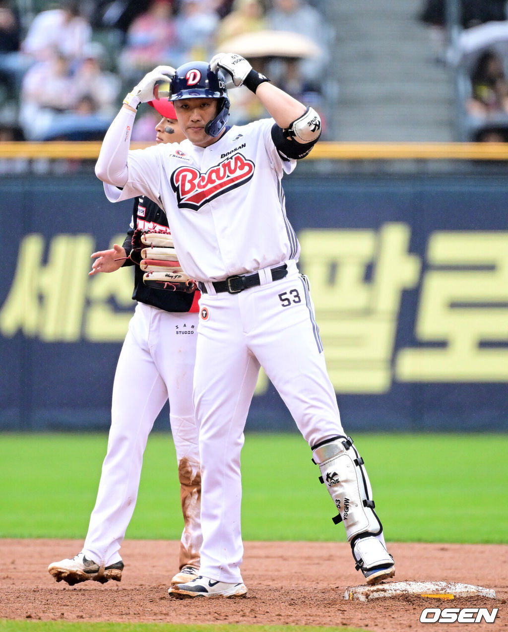 19일 오후 서울 잠실구장에서 2025 신한 SOL뱅크 KBO리그 두산 베어스와 KIA 타이거즈의 경기가 열렸다.이날 두산은 최원준, KIA는 아담 올러를 선발로 내세웠다.5회말 2사에서 두산 양석환이 좌익수 왼쪽 2루타를 날리며 기뻐하고 있다. 2025.04.19 / jpnews@osen.co.kr