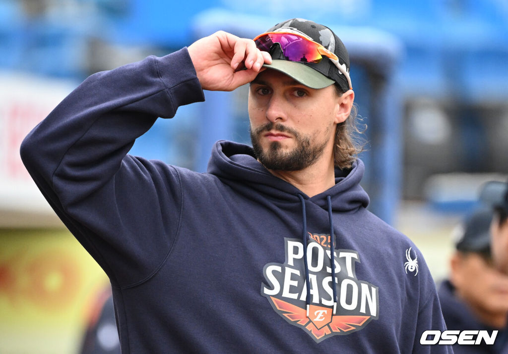 21일 대구 삼성라이온즈파크에서 2025 신한 SOL Bank KBO리그 포스트시즌 플레이오프 3차전 삼성 라이온즈와 한화 이글스의 경기가 열린다.홈팀 삼성은 후라도, 방문팀 한화는 류현진을 선발로 내세웠다.한화 와이스가 훈련을 나서고 있다. 2025.10.21 /cej@osen.co.kr