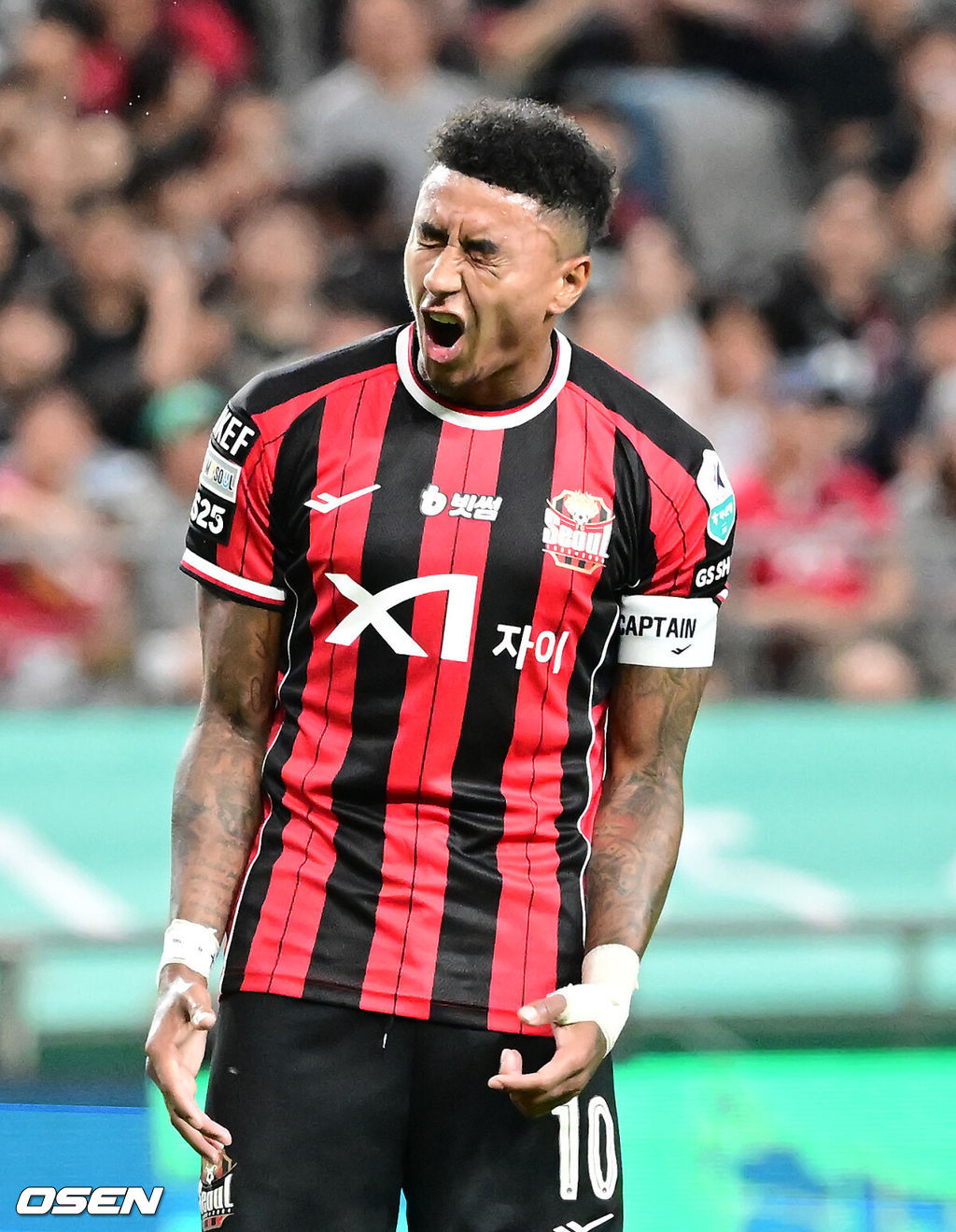 29일 오후 서울 마포구 월드컵경기장에서 하나은행 K리그 1 2025 21라운드 서울 FC와 포항 스틸러스의 경기가 열렸다. 서울은 6승 9무 5패로 리그 8위, 포항은 9승 5무 6패로 리그 4위를 기록하고 있다.후반 서울 린가드가 슛에 실패, 아쉬워하고 있다.  2025.06.29 / ksl0919@osen.co.kr