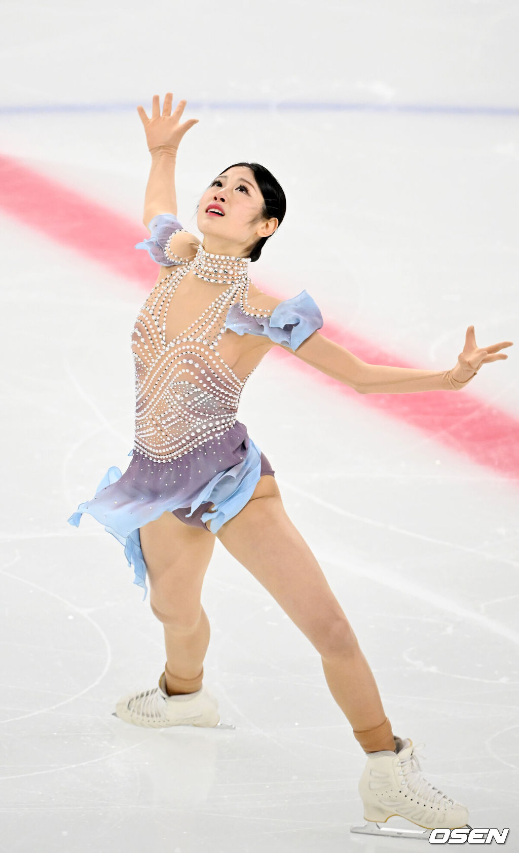 3일 오후 서울 양천구 목동아이스링크장에서 ‘제80회 전국남녀 피겨스케이팅 종합선수권대회’가 열렸다.지난해 11월 국가대표 1차 선발전을 치른 피겨스케이팅은 피겨스케이팅 국가대표 최종 선발전을 겸한 이번 대회 성적까지 합산해 남녀 싱글 부문 각각 상위 2명, 아이스댄스 1개 팀에 다음달 열리는 2026 밀라노·코르티나담페초 동계올림픽 출전 티켓을 부여한다.여자 시니어 이해인이 빙판 위에서 싱글 연기를 펼치고 있다. 2026.01.03 / rumi@osen.co.kr